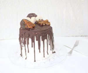 IMG 0895 300x248 - עוגת שכבות מיץ קציפת שקדים פרלינה ומוס שוקולד