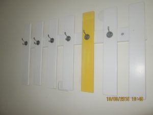 300x225 - מיתלה מעילים ממשטח פריקה