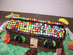 300x225 - עוגת יומולדת בצורת בית