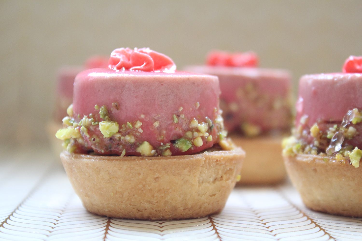 IMG 4031 - טרטלת תותים על מצע פסטוק