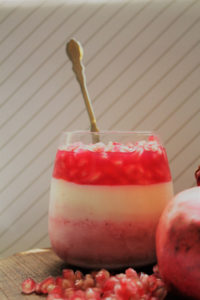 IMG 4743 1 200x300 - קינוח שוקולד לבן תותים וגרגרי רימון