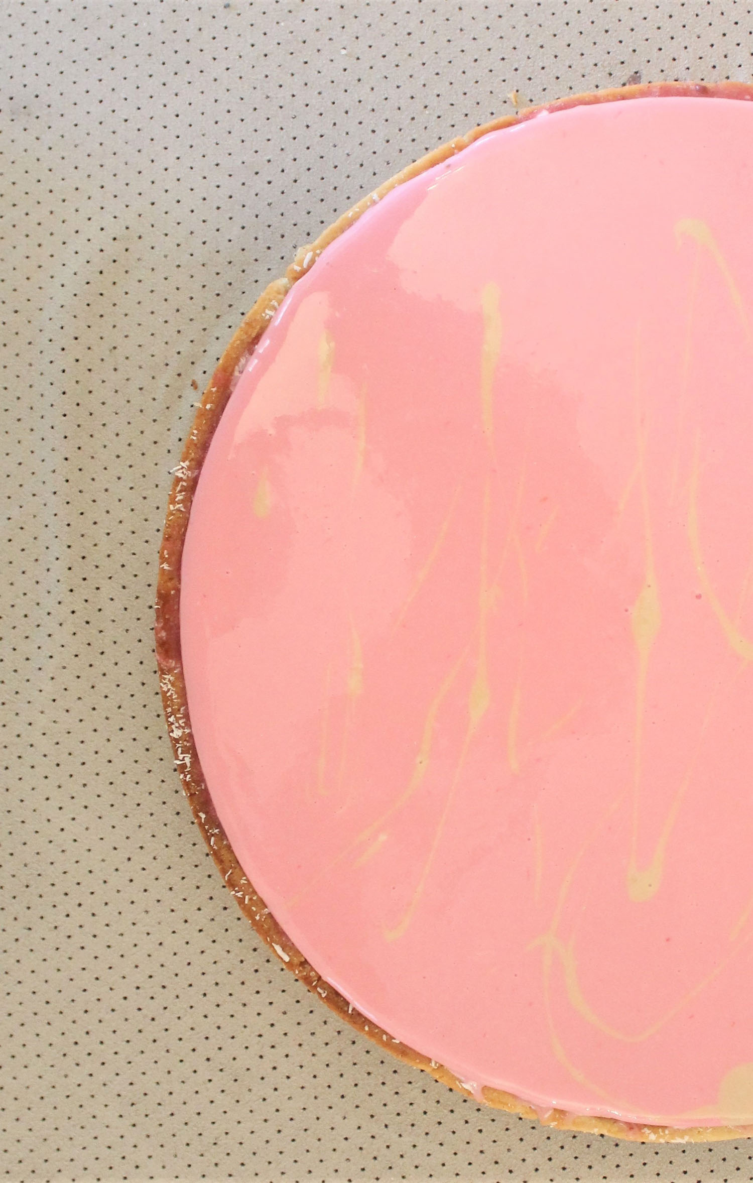 IMG 5352 - פאי מוס תותים מבריק על קרם פסטוק