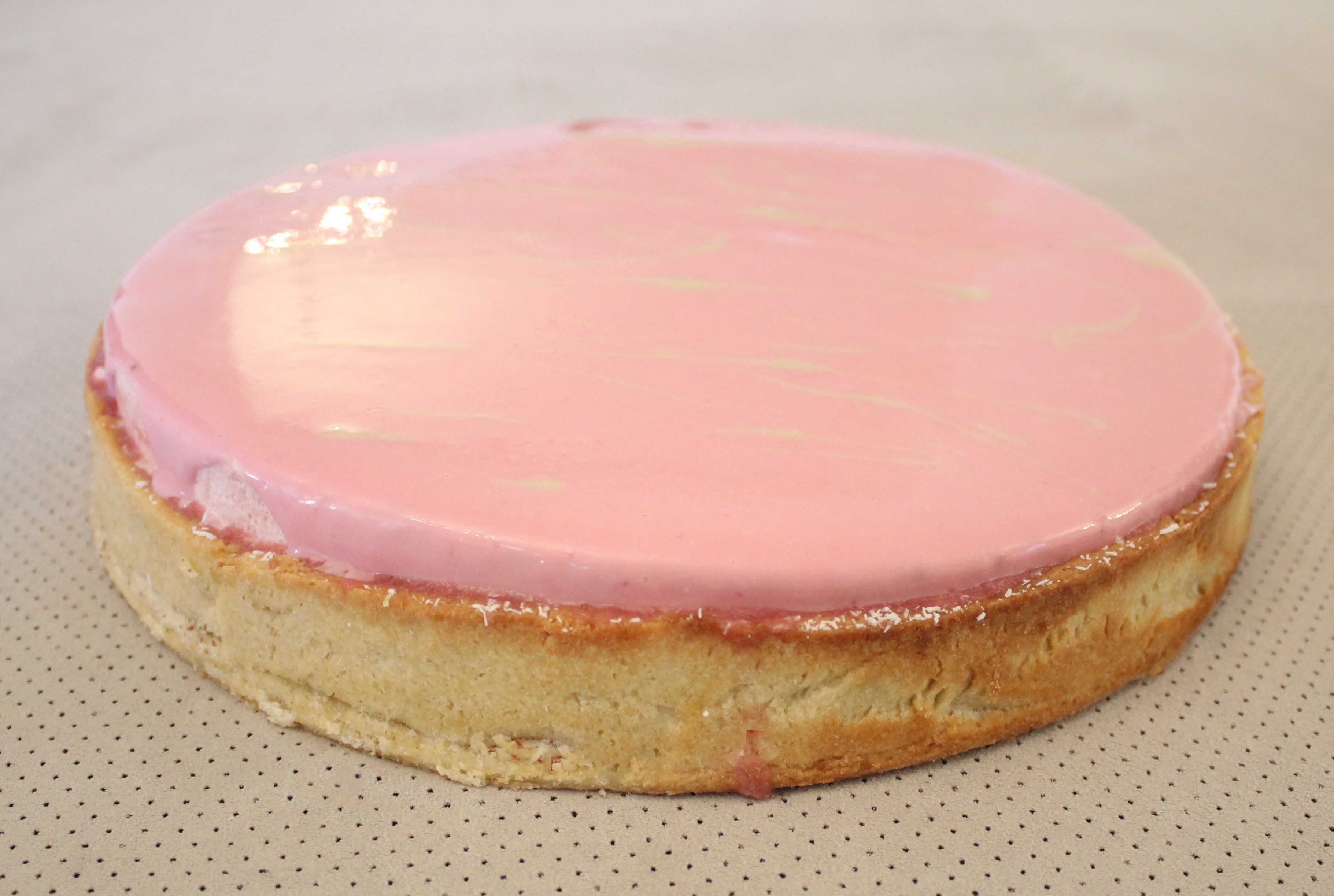 IMG 5356 - פאי מוס תותים מבריק על קרם פסטוק