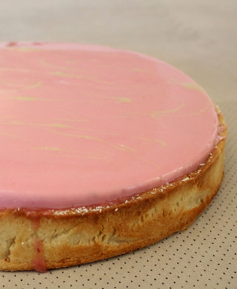 IMG 5358 - פאי מוס תותים מבריק על קרם פסטוק