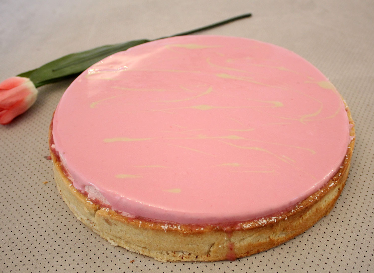 IMG 5368 - פאי מוס תותים מבריק על קרם פסטוק