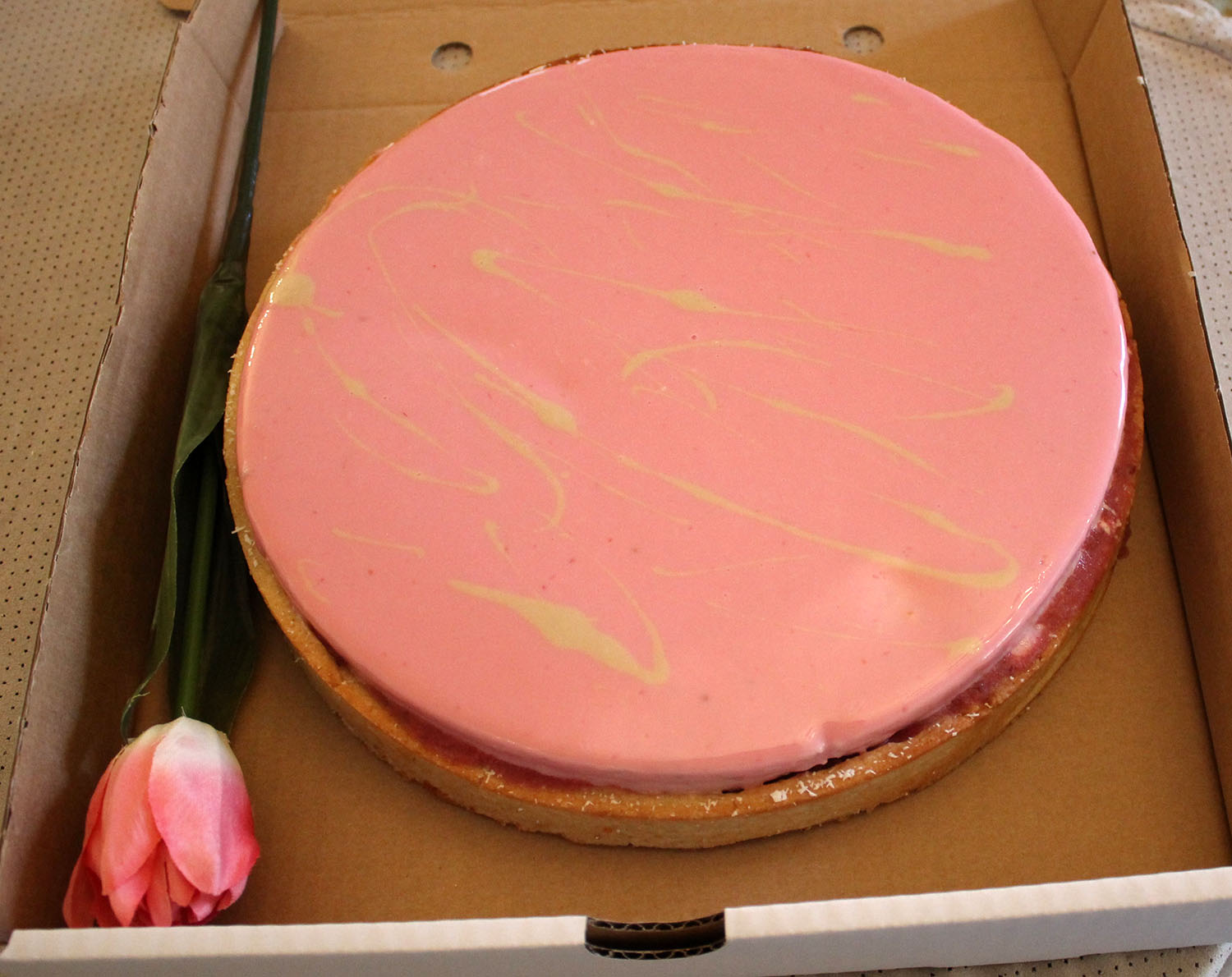 IMG 5379 - פאי מוס תותים מבריק על קרם פסטוק