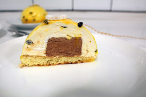 IMG 1860 300x200 - קינוח :מוס פסיפלורה ושוקולד