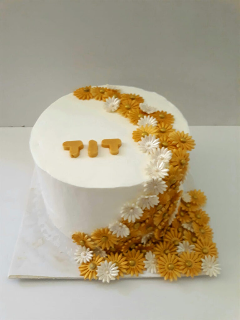 Untitled 1 3 768x1024 - סדנאות זילוף עוגות נשים